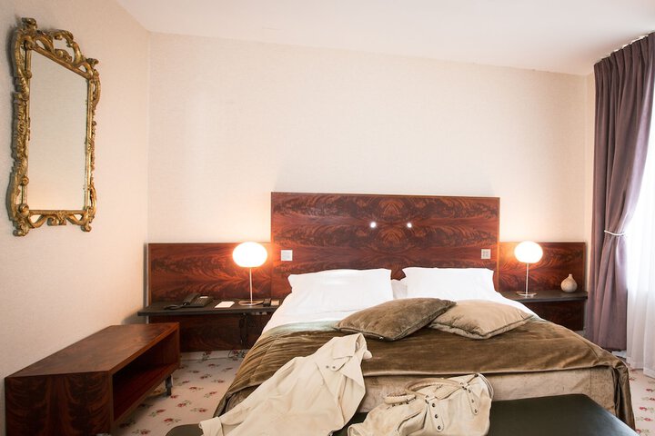 Room 11 of 38