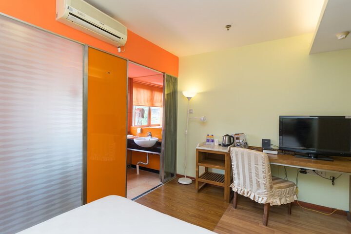 Room 11 of 22