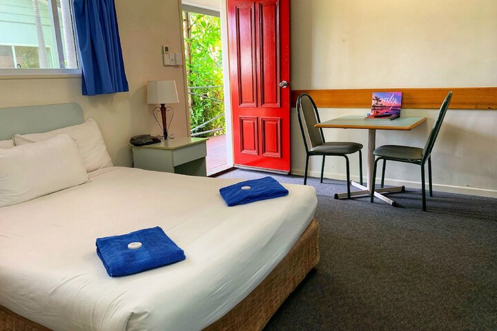 Room 6 of 42