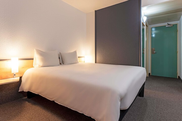 Room 14 of 36