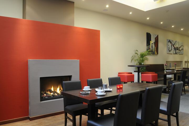 Lounge 37 of 39