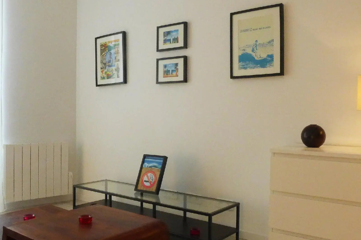 Room 8 of 12