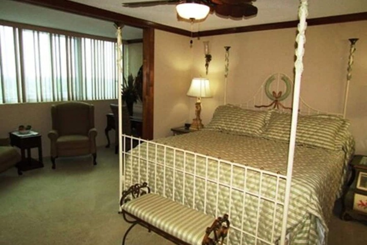 Room 9 of 31