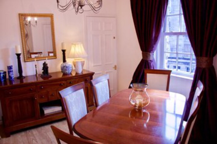 Room 7 of 16