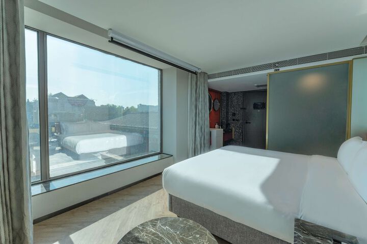 Room 44 of 52