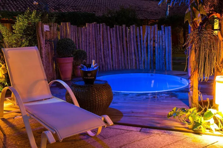Pool 11 of 21