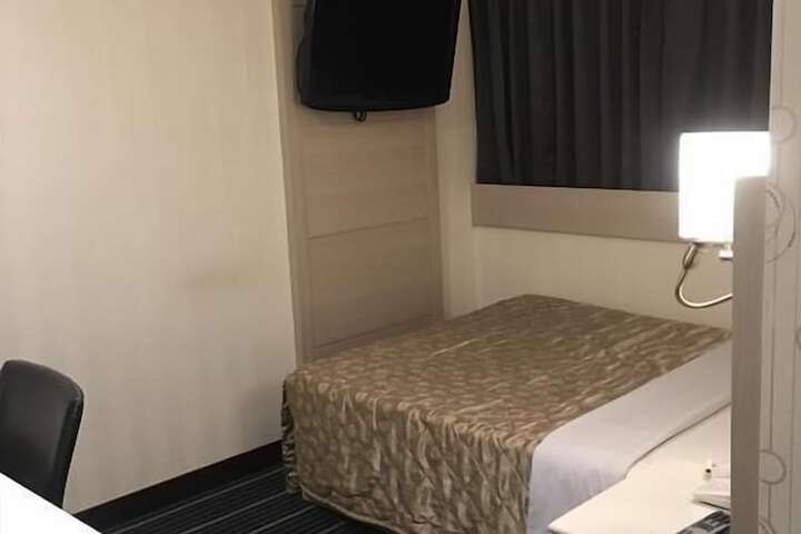Room 26 of 33