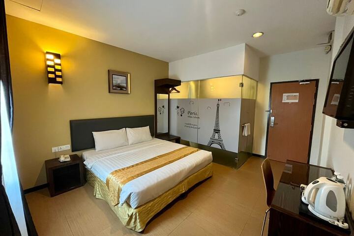 Room 11 of 26