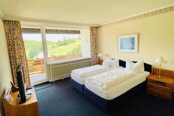 Room 8 of 34