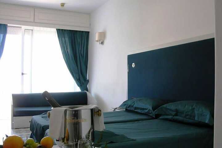 Room 15 of 48