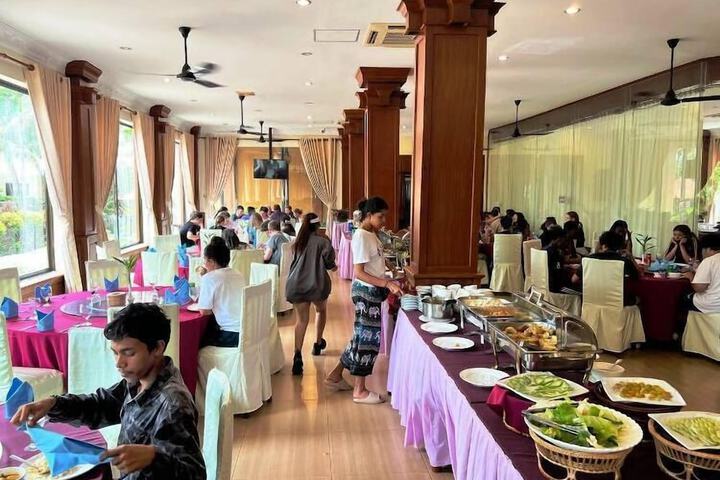 Dining 52 of 79