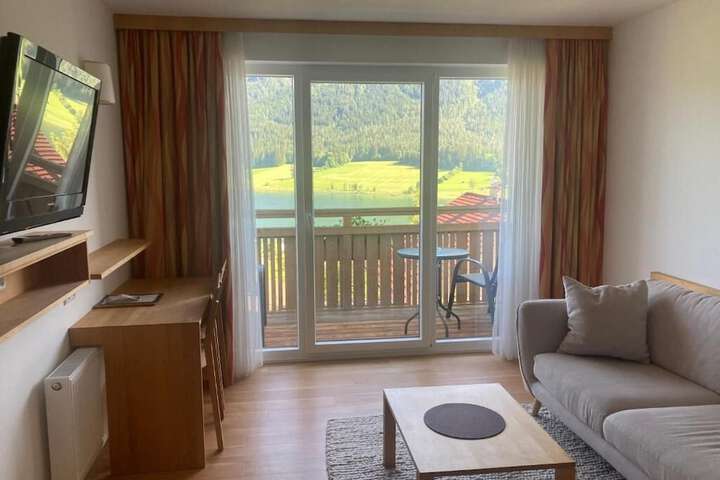 Room 30 of 80