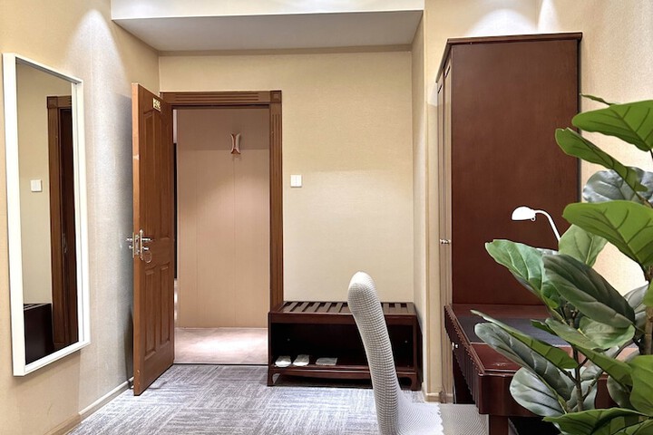 Room 41 of 68