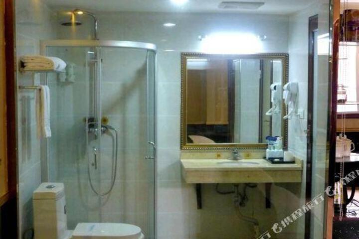 Qinhuang Business Hotel