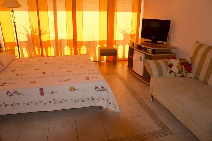 Room 3 of 43