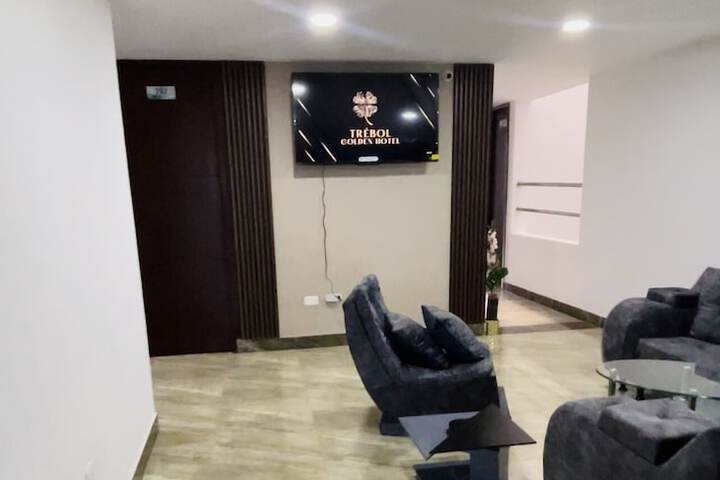 Room 6 of 9
