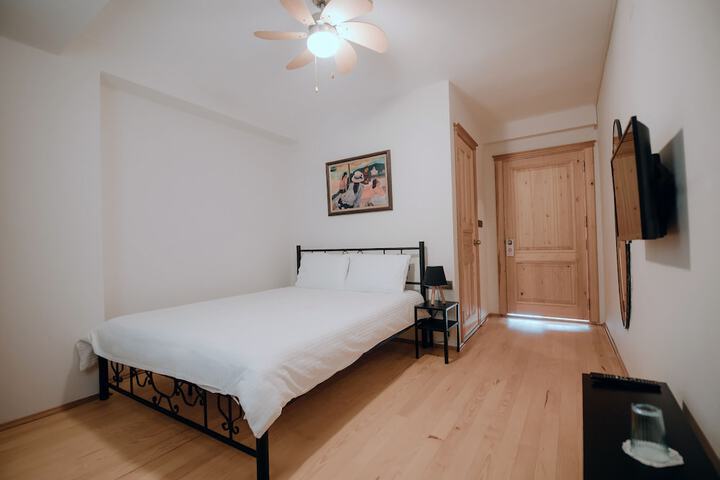Room 4 of 35