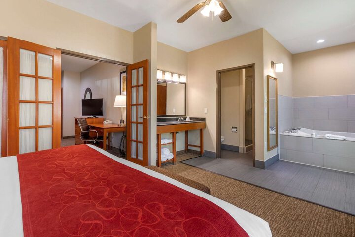 1 King Bed Suite (29 of 44)