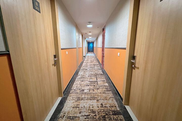 Room 46 of 76