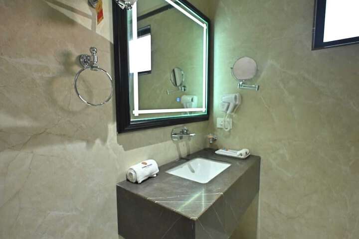 Room 70 of 161