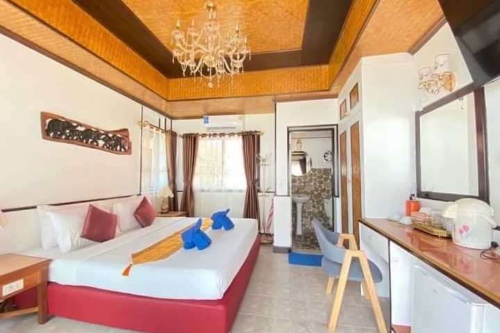 Room 3 of 82