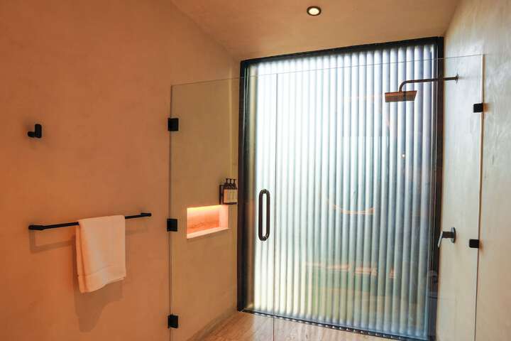 Room 34 of 146