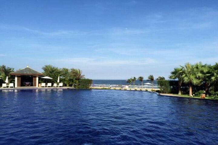 Hotel with Pool