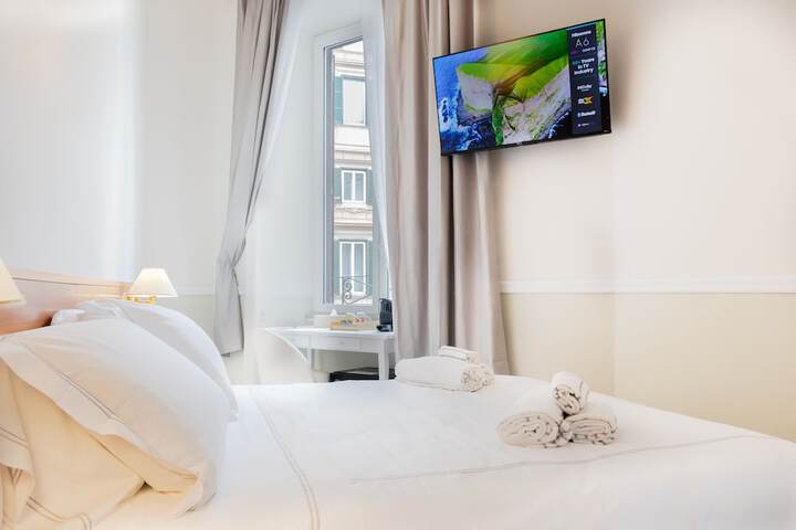Room 4 of 18