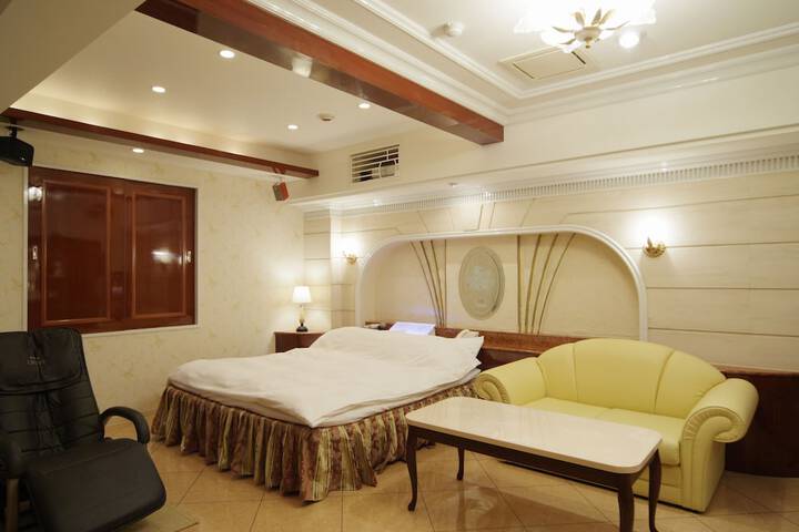 Room 7 of 28
