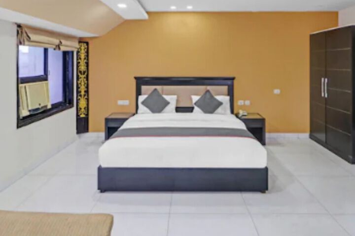 Room 9 of 17