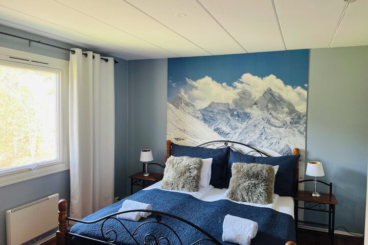 Room 12 of 106