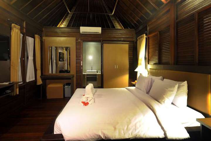 Room 8 of 50
