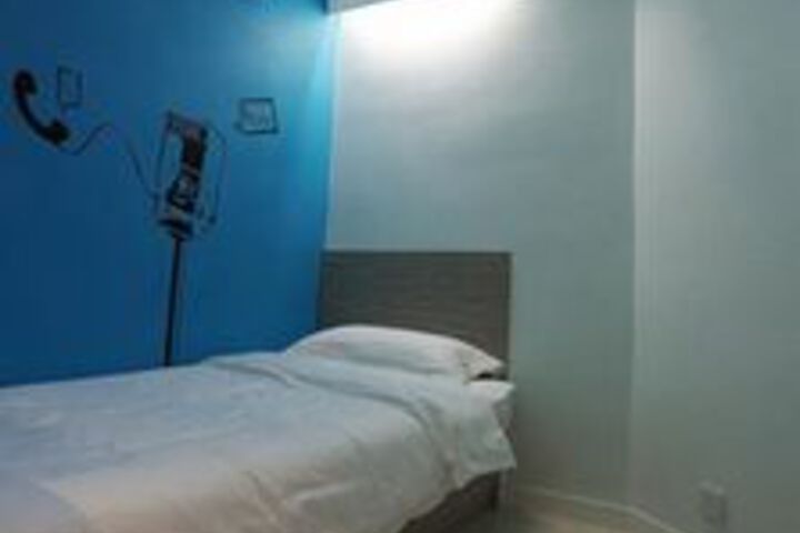 Room 33 of 93