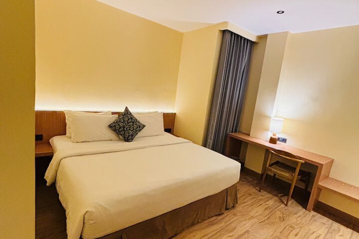 Room 6 of 53