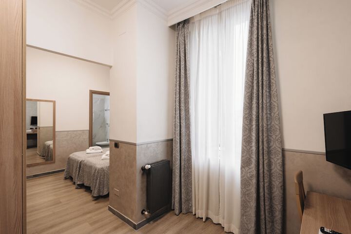 Room 14 of 180