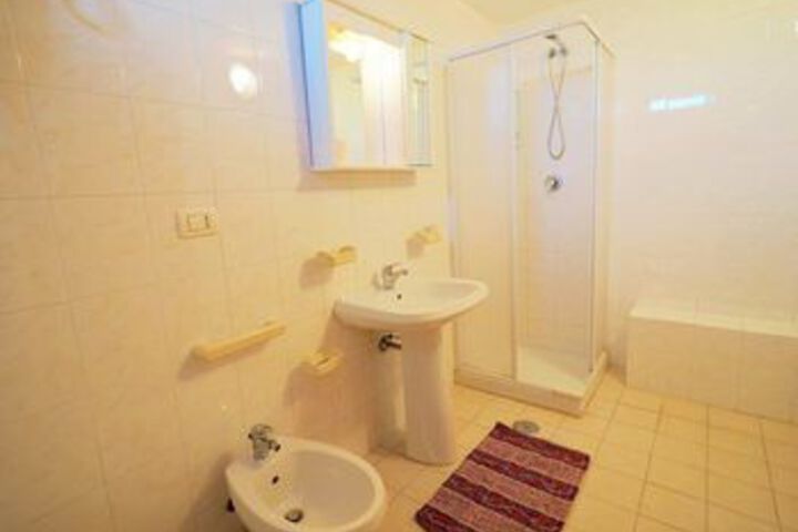 Room 2 of 23