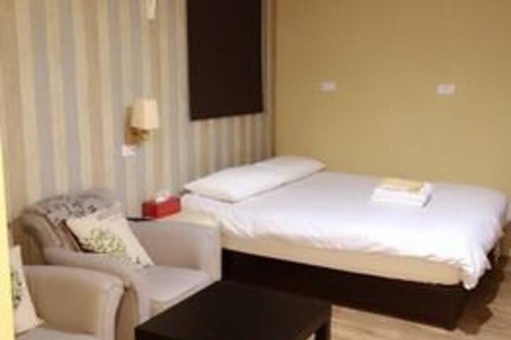 Room 9 of 14
