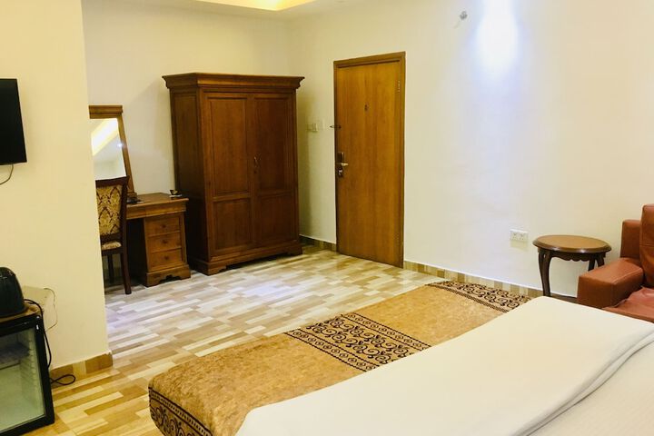 Room 8 of 38