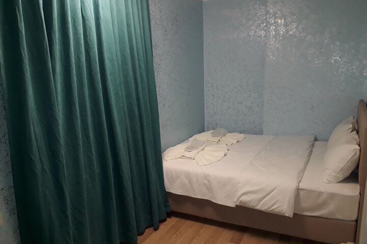 Room 8 of 13