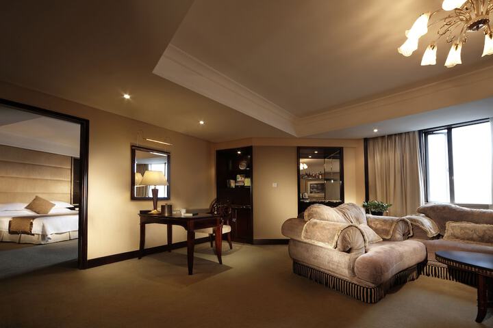 Room 6 of 24