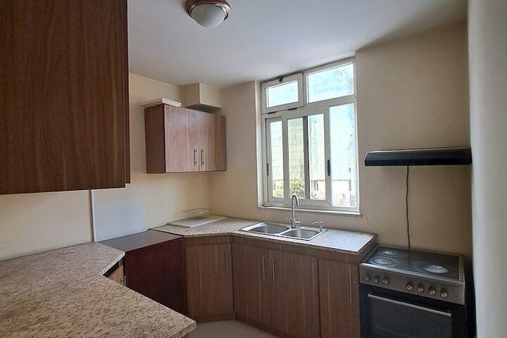 Room 9 of 28