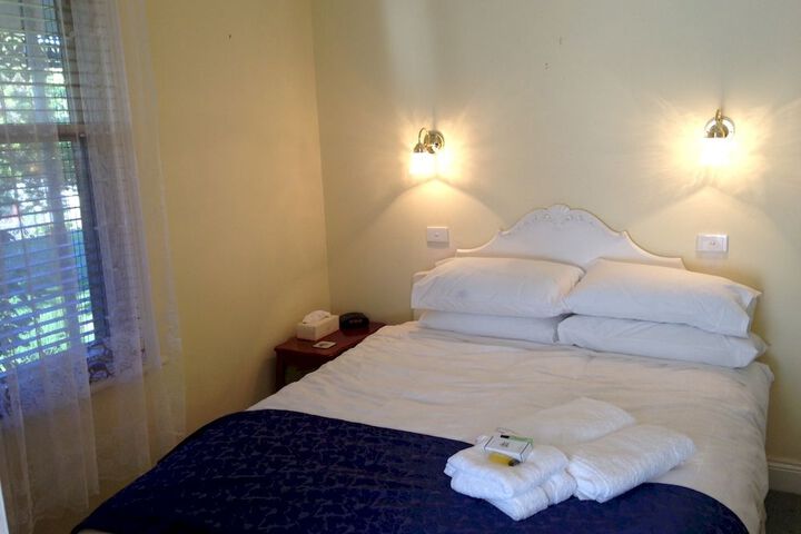 Room 2 of 33
