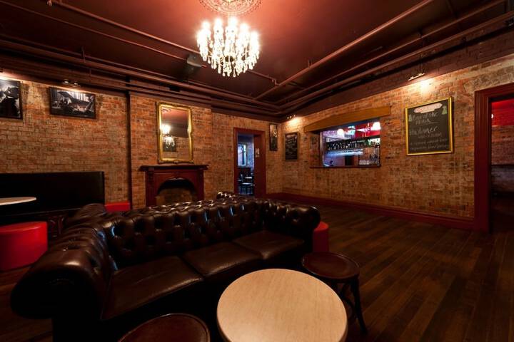 Lounge 38 of 60