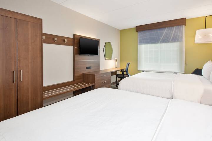 2 Queen Beds (17 of 17)
