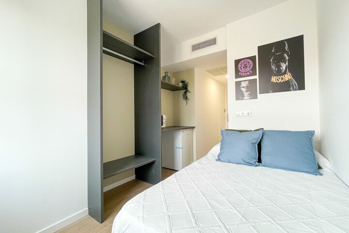 Room 6 of 15