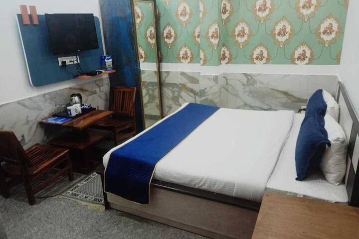 Room 13 of 22