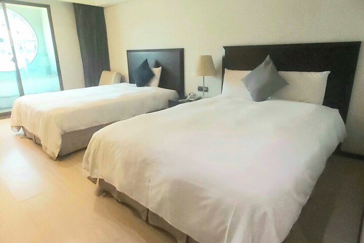 Room 21 of 49