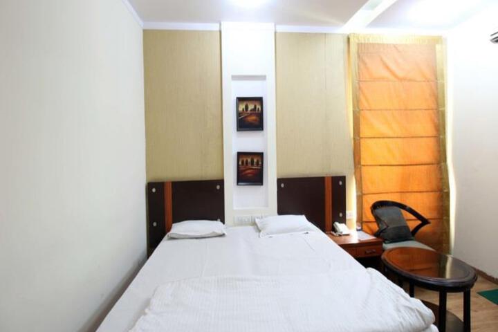 Room 2 of 6
