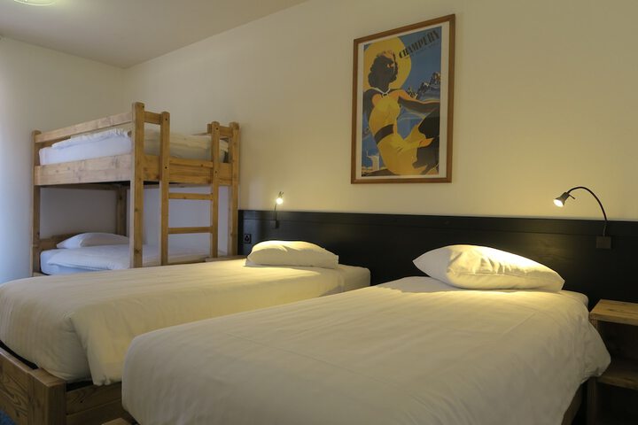 Room 4 of 16
