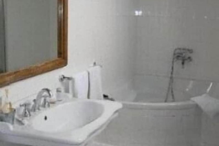 Room 14 of 27